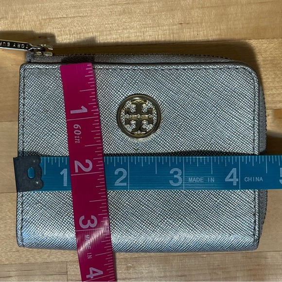 Tory Burch Zipper Around Silver-tone leather mini Pouch - Picture 9 of 9